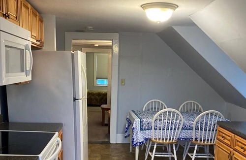 Beverly Apartment | Good size 3 bedroom apartment in Beverly
