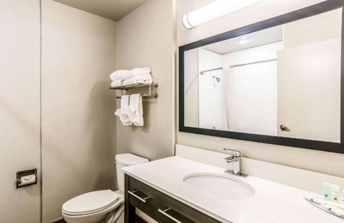 West Central Westminster House | Good value and friendly service near 1stBank Center!