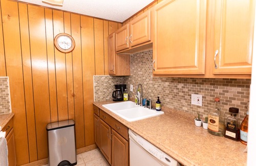 Bushkill Ski Chalet | Good Vibes Chalet With Private Hot Tub & Sauna in Saw Creek Private Community