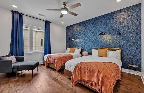 East Hill House | Good Vibes-Mins 2 Broadway -Bachelorette Paradise!