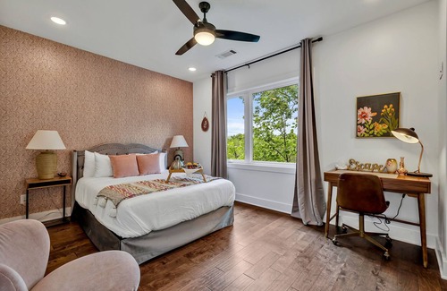 East Hill House | Good Vibes-Mins 2 Broadway -Bachelorette Paradise!