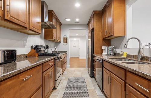 Granada Hills House | GOODE.HOMES - Cozy 4 bedroom single family home