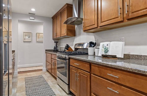 Granada Hills House | GOODE.HOMES - Cozy 4 bedroom single family home