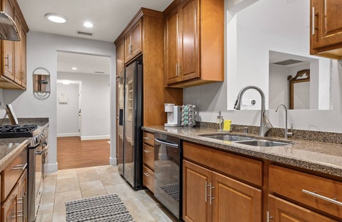 Granada Hills House | GOODE.HOMES - Cozy 4 bedroom single family home