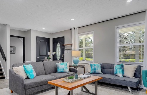 Austell House | GoodKarma Rentals - Newly Renovated! Spacious - Comfy Home with Large fenced yar