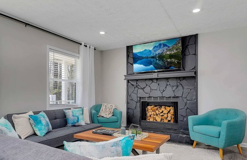 Austell House | GoodKarma Rentals - Newly Renovated! Spacious - Comfy Home with Large fenced yar