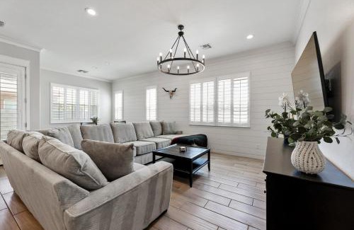 Goodyear House | Goodyear Getaway W Hot Tub and 6 min from Ball Park!