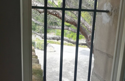 Gordes Apartment | GORDES a stone BASTIDE with swimming pool in the village itself - RESTANQUE 3