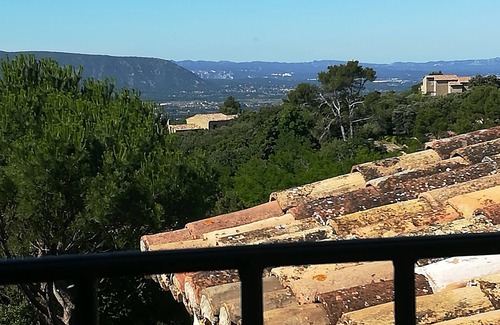 Gordes Apartment | GORDES a stone BASTIDE with swimming pool in the village itself - RESTANQUE 3