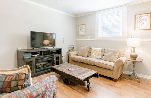Parker House | Gordon St, 2A