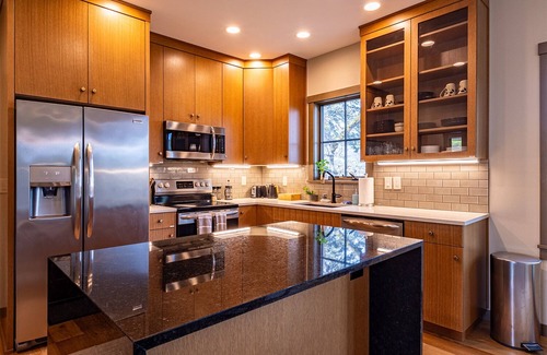 Mosier House | "Gorge Panorama" - Luxury Craftsman Home with Breathtaking Columbia River Views