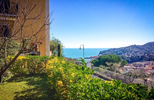 Santa Margherita Ligure House | Gorgeous modern loft with Jacuzzi view and garden DISCOUNTS MAY/JULY