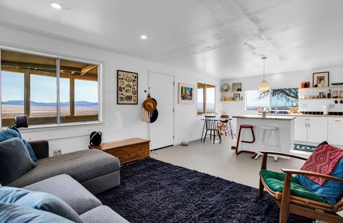 Twentynine Palms House | Gorgeous 1 Bedroom House and Artist Studio On The Edge of Wonder Valley