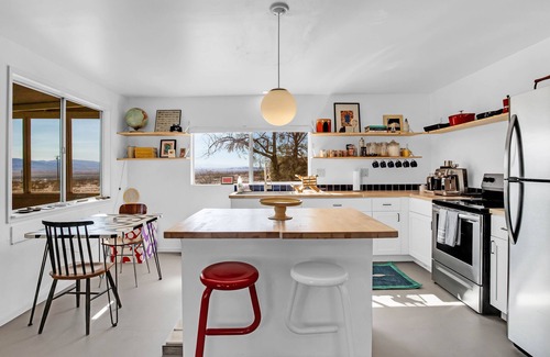Twentynine Palms House | Gorgeous 1 Bedroom House and Artist Studio On The Edge of Wonder Valley