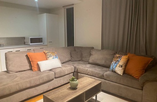 Malvern East Cottage | gorgeous 1 bedroom in beautiful cottage in verdant garden setting