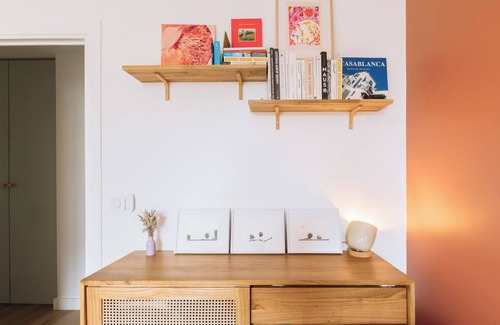 Amerique Apartment | Gorgeous 1BD Apartment for 2—Les Buttes Chaumont