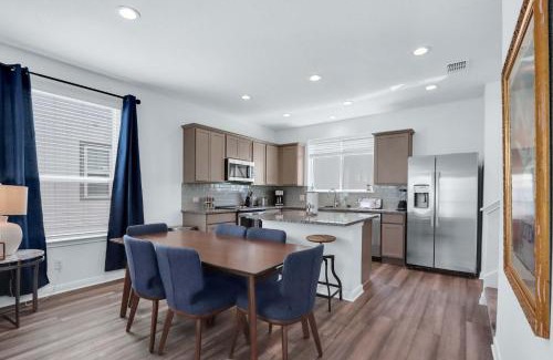 New Braunfels House | Gorgeous 2 BDR Cottage Minutes to Everything NBTX