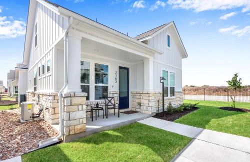 New Braunfels House | Gorgeous 2 BDR Cottage Minutes to Everything NBTX