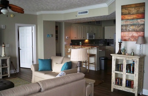 Thomas Drive Condo | Gorgeous 2 Bedr Unit; Great Balc views; Beach Srvc Incl; Monthly Winter Rates.