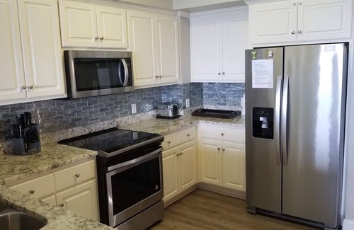 Thomas Drive Condo | Gorgeous 2 Bedr Unit; Great Balc views; Beach Srvc Incl; Monthly Winter Rates.
