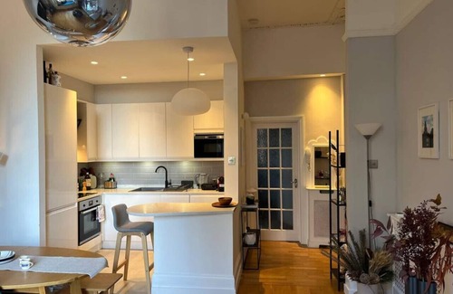 Camden Condo | Gorgeous 2 bedroom flat in charming Swiss Cottage