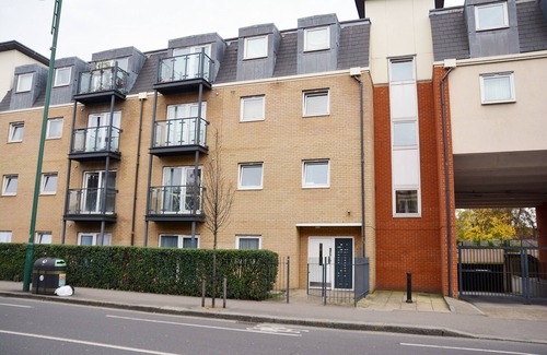 Leytonstone Apartment | GORGEOUS 2 BEDROOM APARTMENT,SLEEPS 6