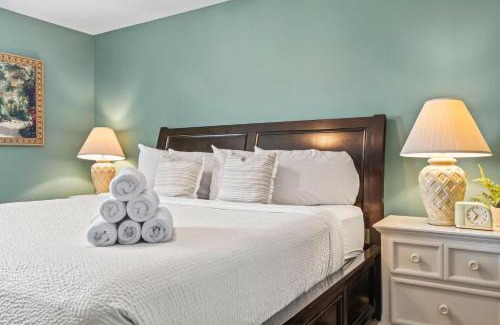 Crescent Beach House | Gorgeous 2 Bedroom Condo for 6! Summer Times Unit 8