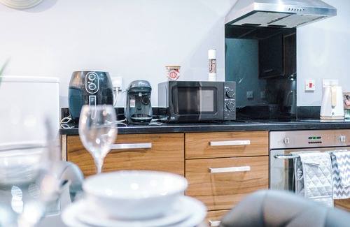 Bradford Apartment | Gorgeous 2-bedroom flat with ensuite - City centre