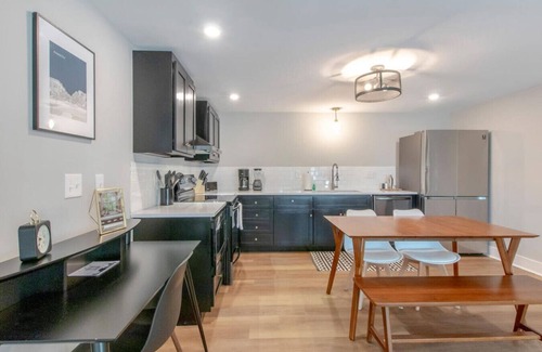 Franklin House | Gorgeous 2 Bedroom-Historic Franklin Quadplex