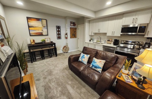 Southeast Calgary Apartment | Gorgeous 2-Bedroom Suite Oasis!