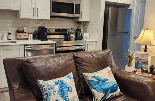 Southeast Calgary Apartment | Gorgeous 2-Bedroom Suite Oasis!