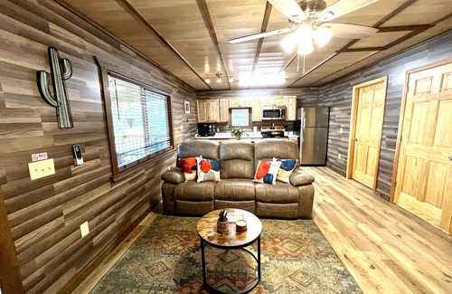 Elizabethton Cabin | Gorgeous 2-bedroom cabin on the Watauga River!