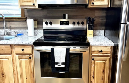 Elizabethton Cabin | Gorgeous 2-bedroom cabin on the Watauga River!