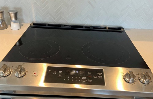 Downtown Mississauga Apartment | Gorgeous 2 BR, 2Bath in heart of Mississauga (square one area