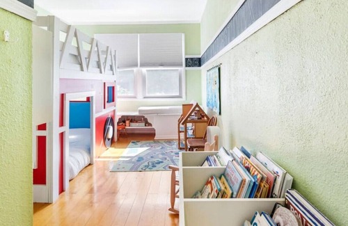 Overlook House | Gorgeous 2bd Home w/Office, Yard & bonus Kids Room