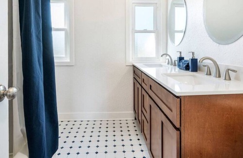 Overlook House | Gorgeous 2bd Home w/Office, Yard & bonus Kids Room