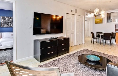 Chinatown Apartment | Gorgeous 2BD Next to the Convention Center and Reading Terminal