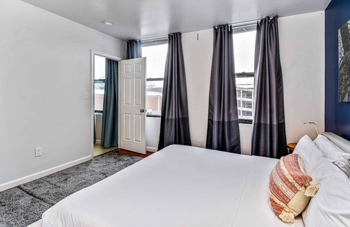 Chinatown Apartment | Gorgeous 2BD Next to the Convention Center and Reading Terminal