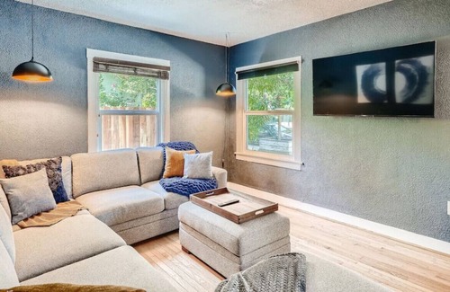 Central Sacramento House | Gorgeous 2BR Private Home l Minutes to Downtown
