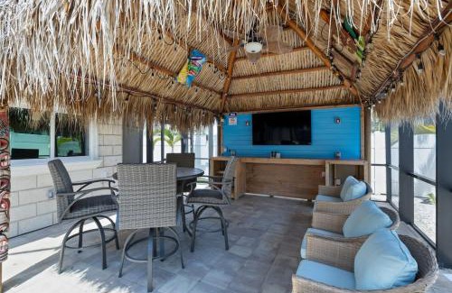 Mid Island Apartment | Gorgeous 2BR Residence with Pool and Spa at Margarita Mansion