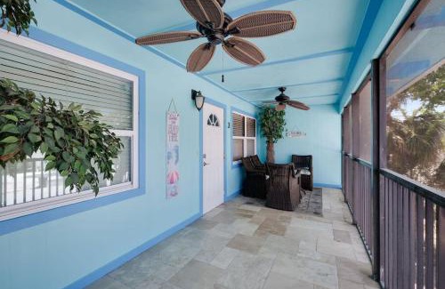 Mid Island Apartment | Gorgeous 2BR Residence with Pool and Spa at Margarita Mansion