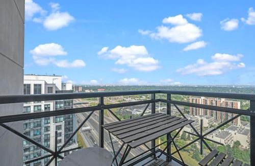 Etobicoke House | Gorgeous 2BR Suite near Airport and Downtown Toronto