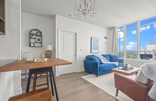 Etobicoke House | Gorgeous 2BR Suite near Airport and Downtown Toronto