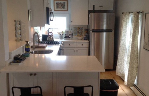 Wellfleet Apartment | Gorgeous 2nd floor flat, steps from restaurants, town pier & Mayo Beach