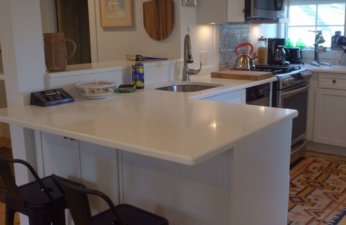 Wellfleet Apartment | Gorgeous 2nd floor flat, steps from restaurants, town pier & Mayo Beach