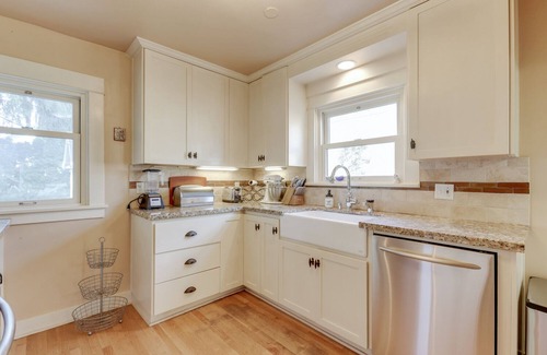 Sellwood-Moreland House | Gorgeous 3 bed/2 bath home in the heart of Sellwood! Walk to everything!