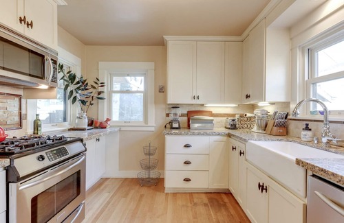 Sellwood-Moreland House | Gorgeous 3 bed/2 bath home in the heart of Sellwood! Walk to everything!