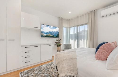 Carnegie Apartment | Gorgeous 3-Bed House with Spacious Shared Backyard