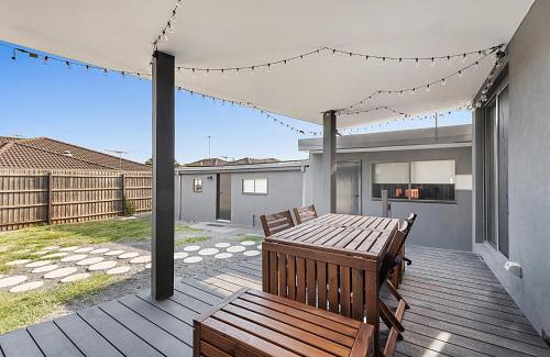 Carnegie Apartment | Gorgeous 3-Bed House with Spacious Shared Backyard