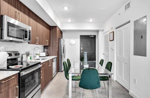 Overtown Apartment | Gorgeous 3-Bed Retreat Mins from Bayside and Parking